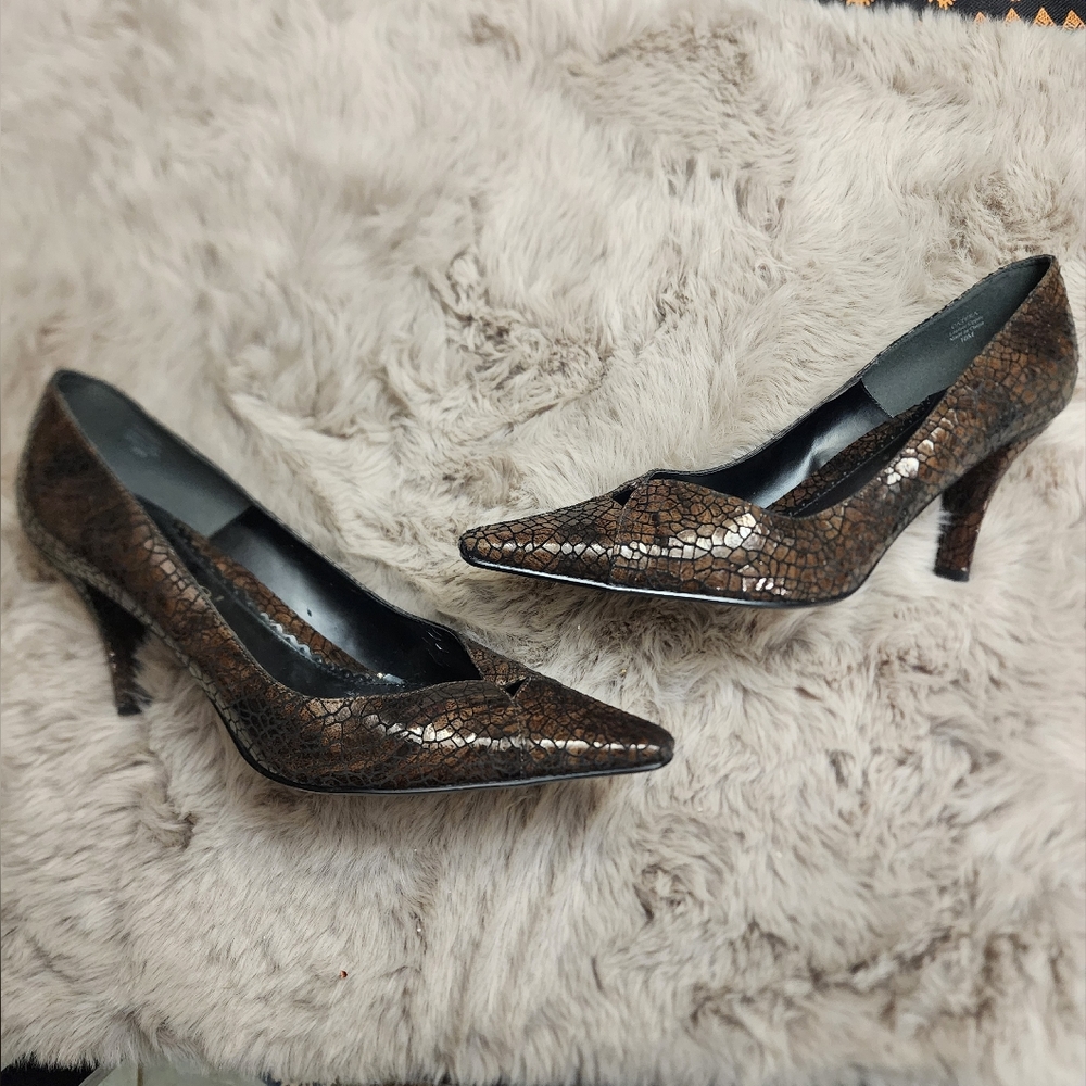 J Renee Elegant Brown Crocodile Pattern Heels